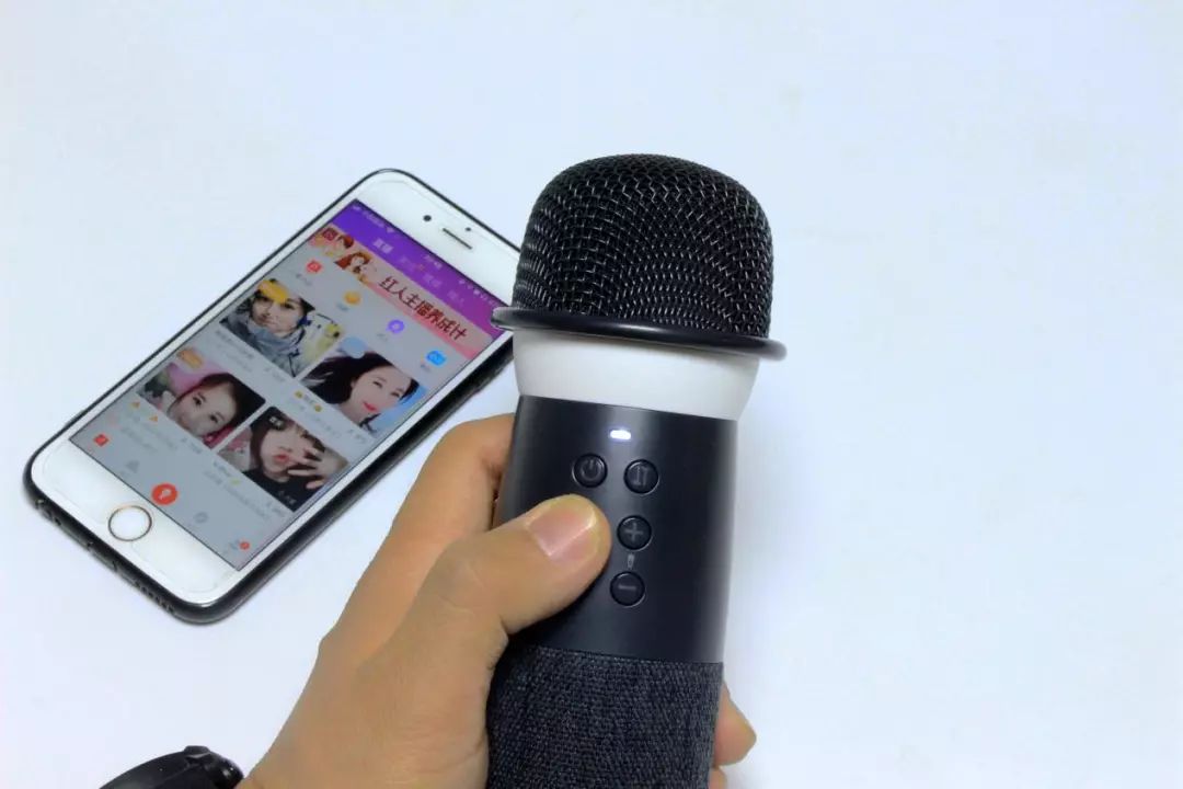 不出门就可以K歌,好嗨哟!唱吧麦克风评测