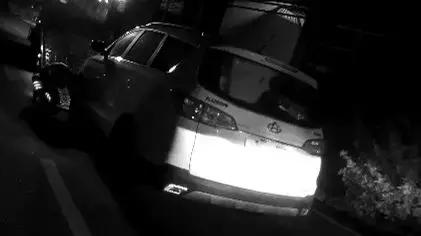 男子高速路弃车出走,二广高速男子弃车逃跑