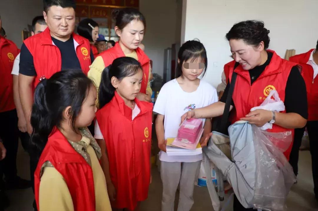 日行一善微行动暖民心,日行一善爱心传递