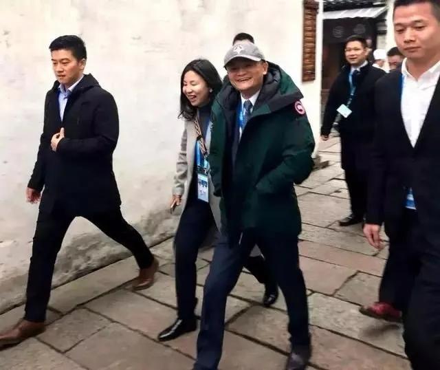 加拿大鹅烂大街,加拿大鹅排队