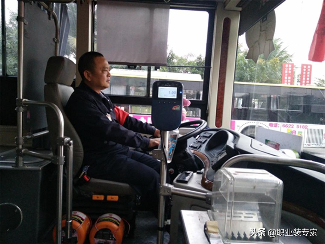 让职业装成为有趣的灵魂2——思想化、个性化、时尚化