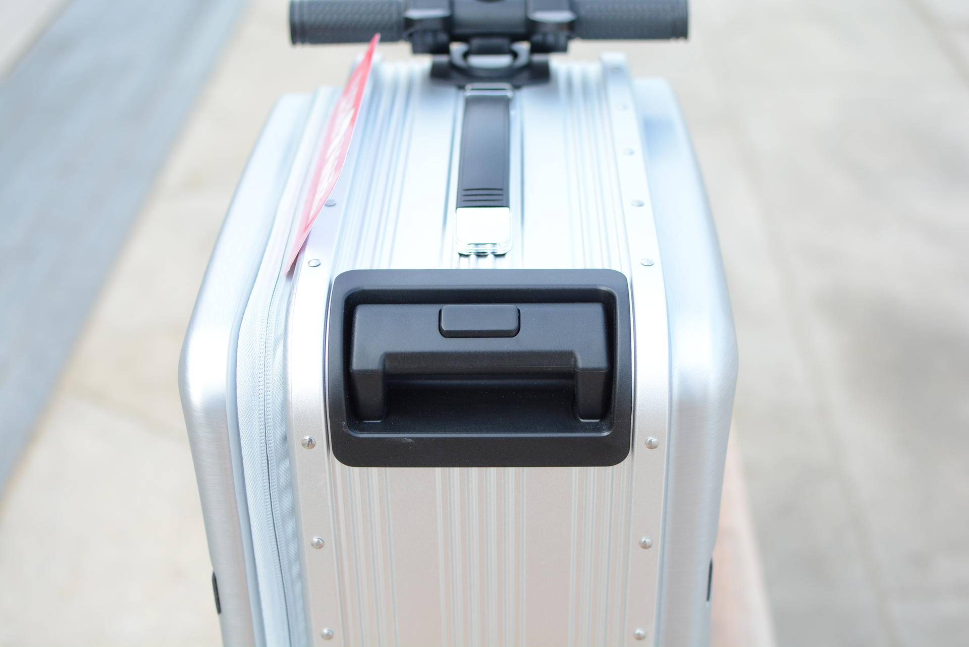 爱尔威电动行李箱开箱,爱尔威电动车行李箱