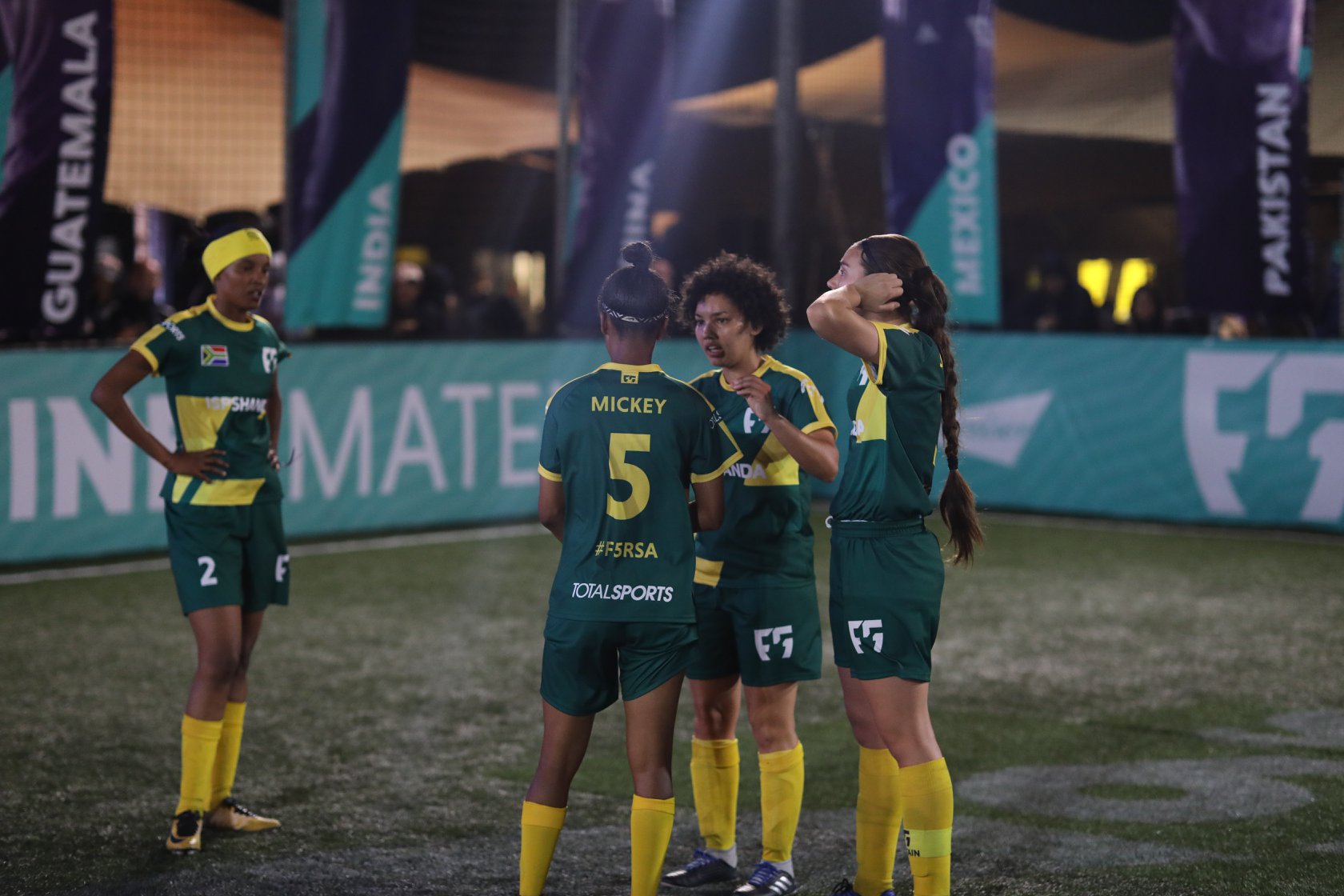 2019F5WC世界冠军赛中国女子队勇夺亚军