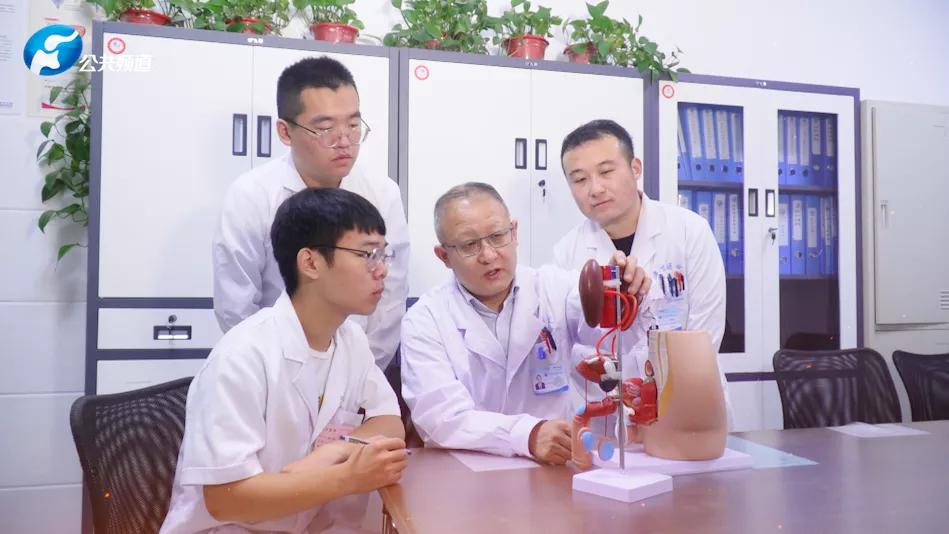 岁月静好无悔为医|河南优秀医师朱朝阳河南大学淮河医院外科部主任、泌尿外科主任朱朝阳