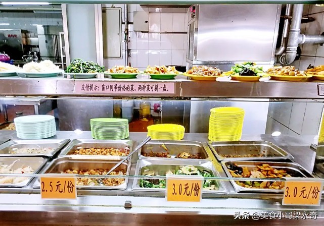 清华大学到底有多牛?看一下食堂就知道了,网友:饭菜堪比自助餐