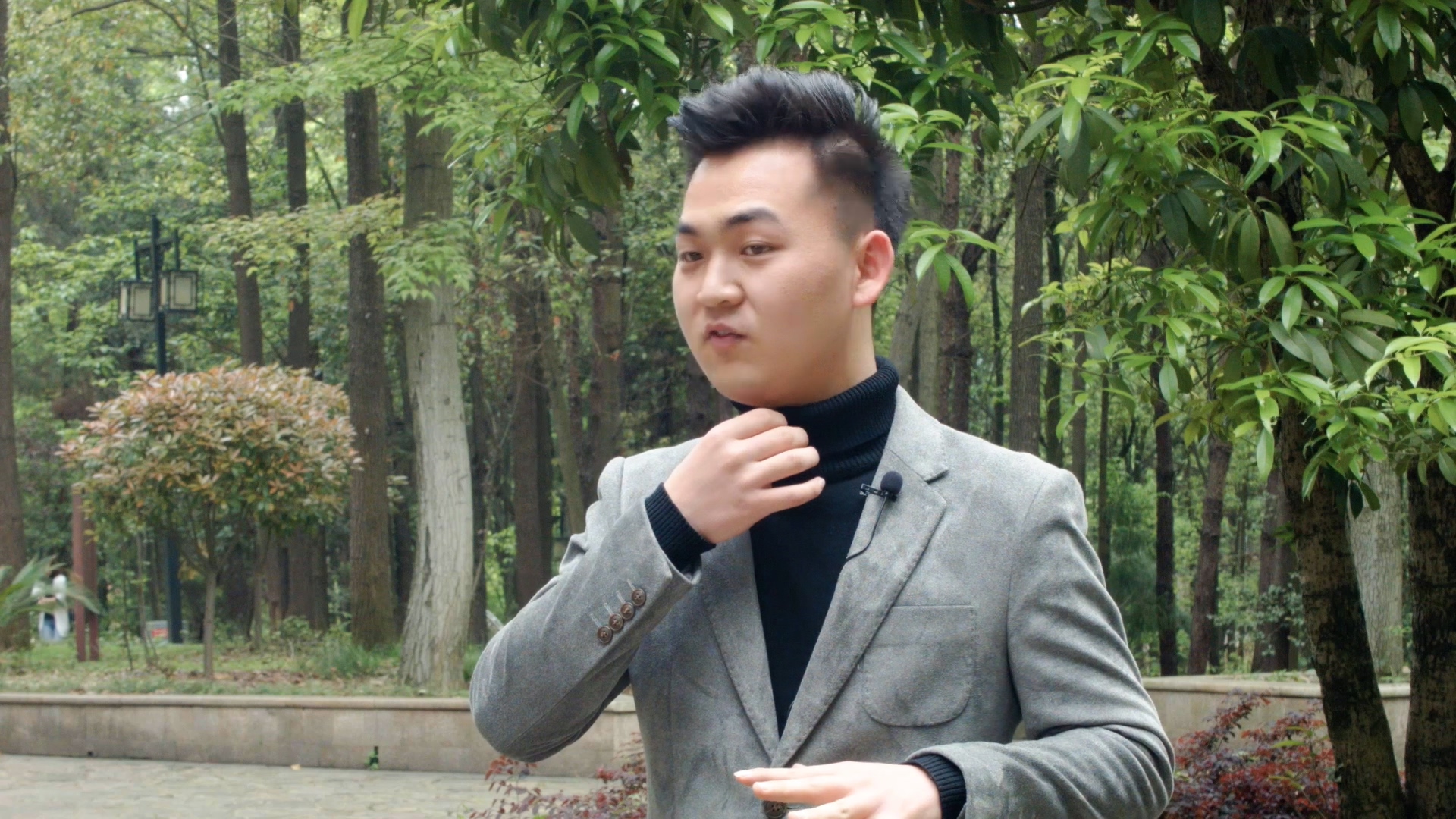 迎丰老师的播音小知识，今天教大家口腔操的气泡音练习