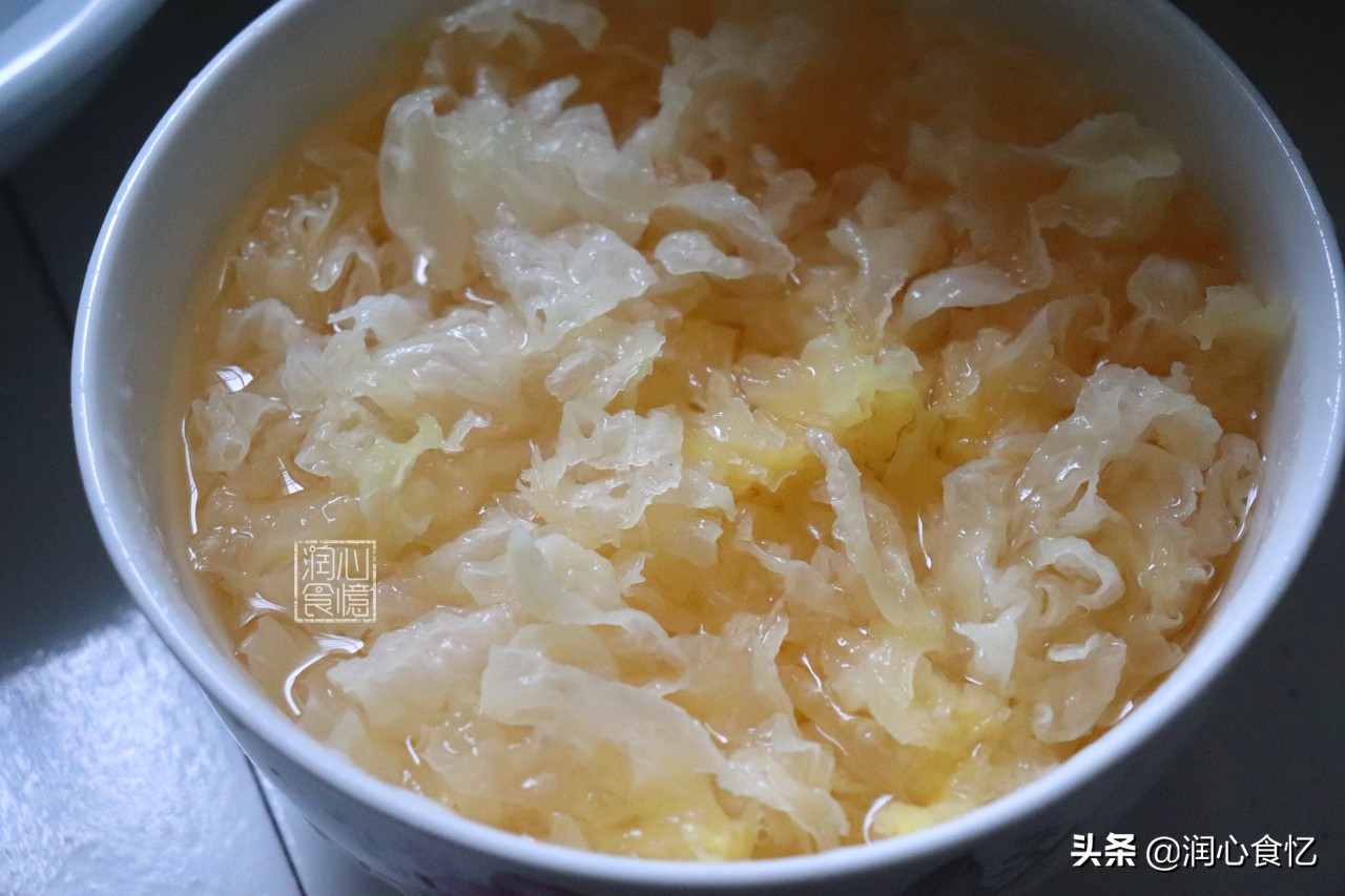 银耳汤怎么能熬出胶质,煮银耳一直不出胶是怎么回事