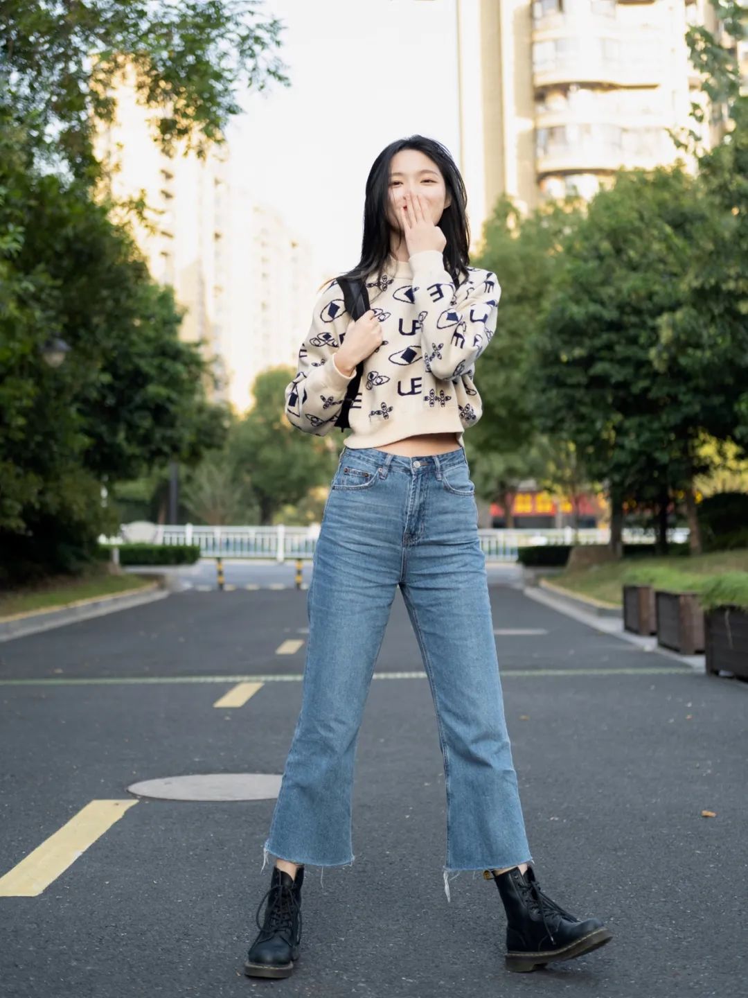 胖mm粗腿马丁靴冬季加绒羊羔绒,今年最火的中筒靴粗腿圆头马丁靴