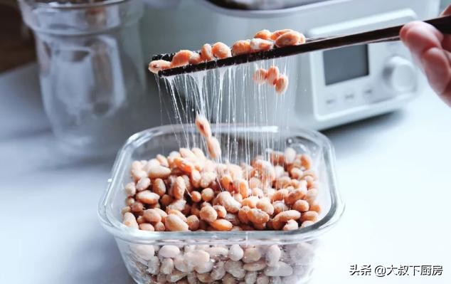 日本吃的纳豆怎么做的,老人自制纳豆的正确方法