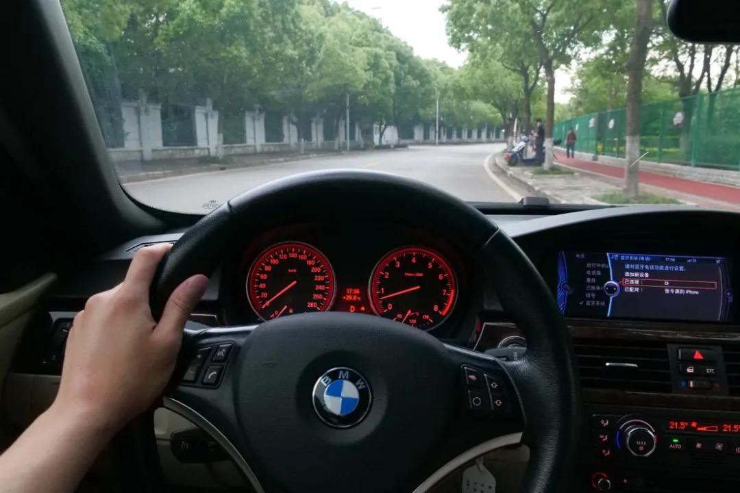 宝马330i敞篷价格报价,二手宝马330i敞篷车视频