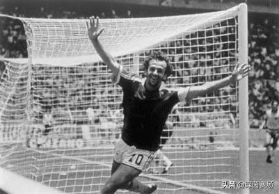 世界历史十大足球巨星,世界十大足球传奇球星
