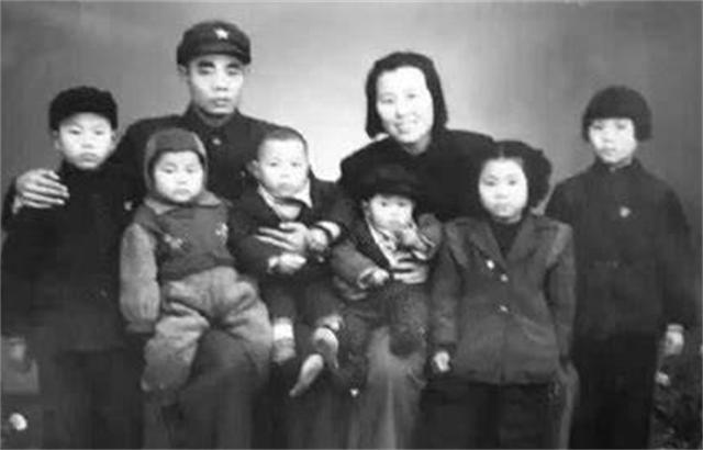 开国中将吴信泉：一生孕育12个子女，8个儿子、4个女儿