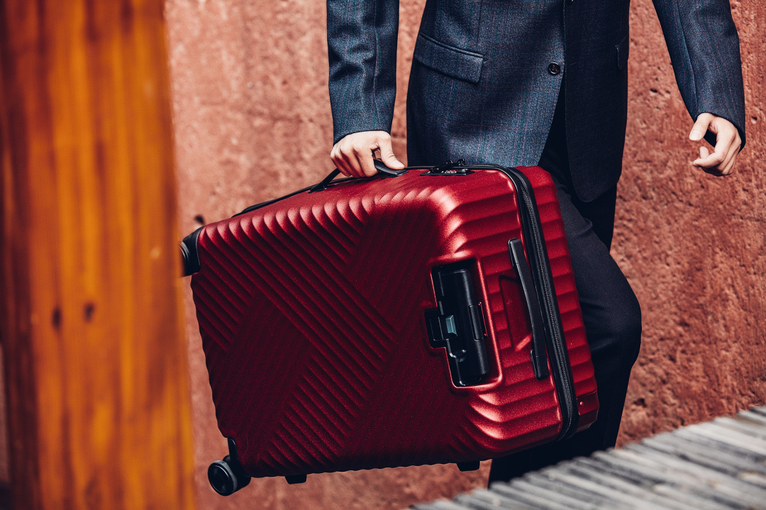 舒提啦1只旅行箱的革命，3年摔坏就换新，30米高空跌落测试合格