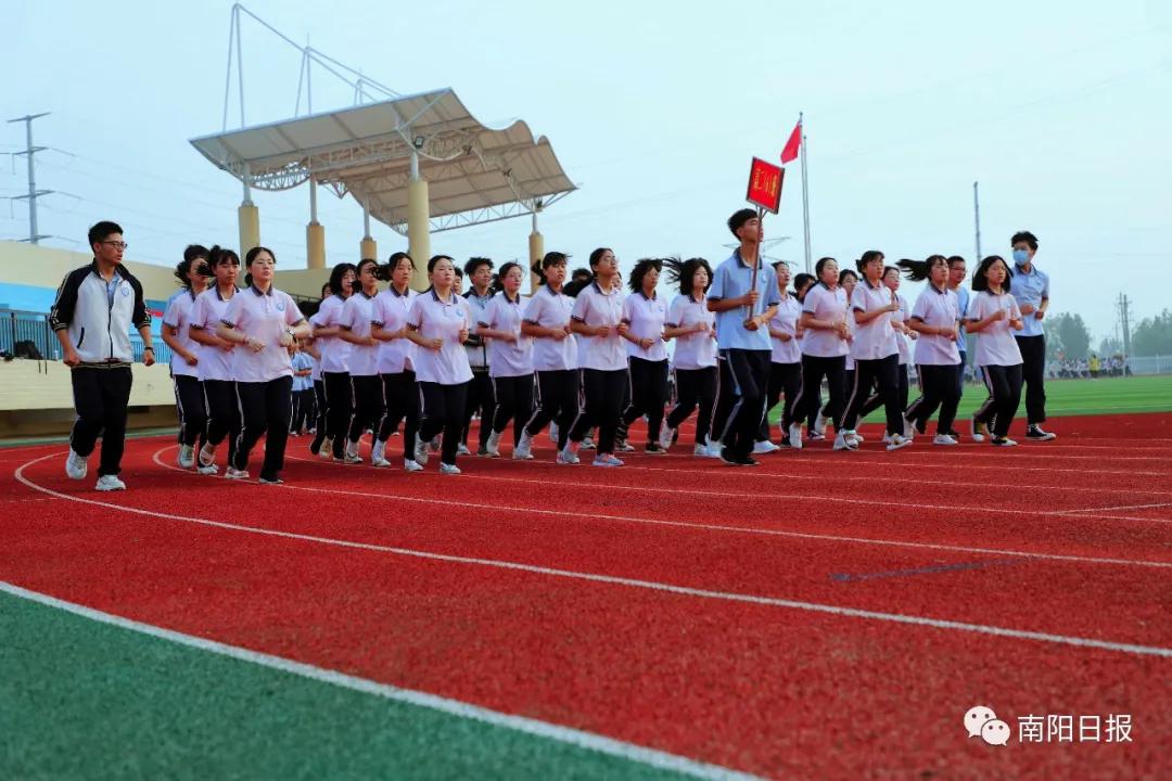 陪伴引领共同成长,南阳市第一完全学校全景校园