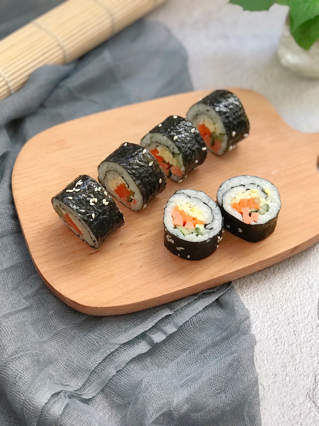 一碗紫菜包饭的做法,一包紫菜做成海苔片的做法