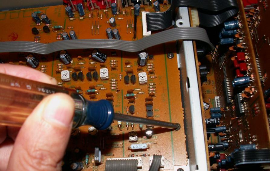 修一台建伍高端功放内部线路不亚于一台黑白电视机