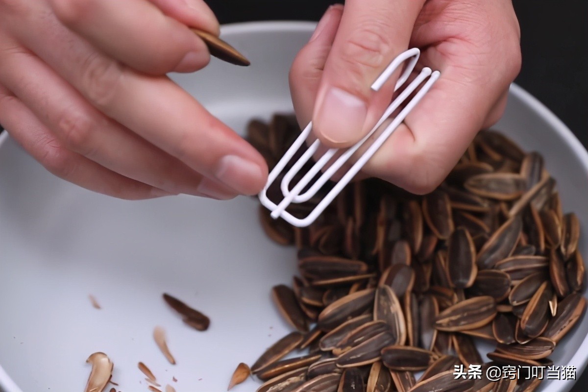 瓜子用手剥还是嘴剥好,瓜子要用手剥了吃