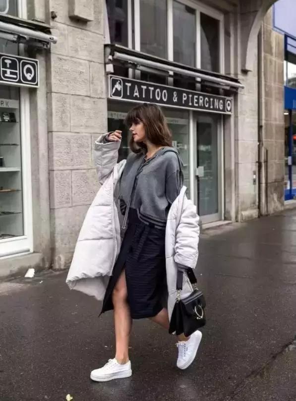 卫衣羽绒服最保暖时髦的冬季搭配,羽绒服卫衣简直时髦