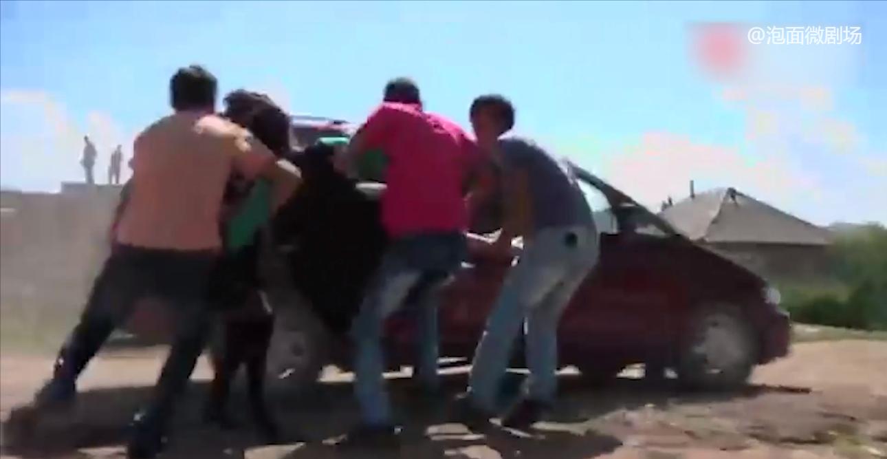 中亚奇葩的绑婚风俗：男人想娶妻，直接上街把姑娘绑走！纪录片