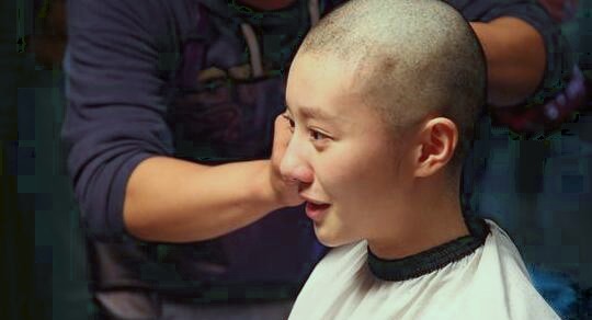 杨幂光头图片,杨幂范冰冰比美