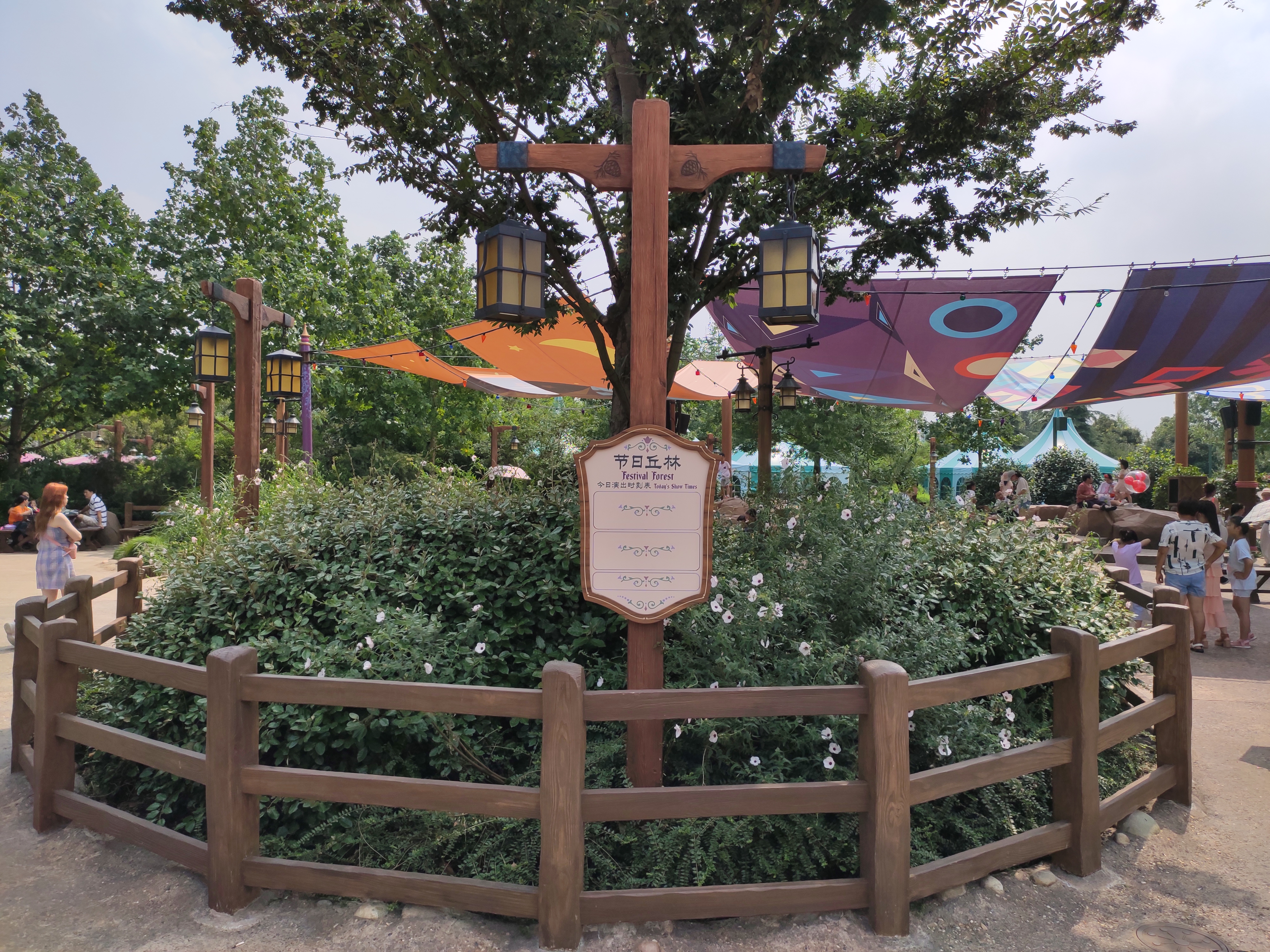 上海迪士尼一大一小旅游攻略,上海迪士尼吃住攻略讲解