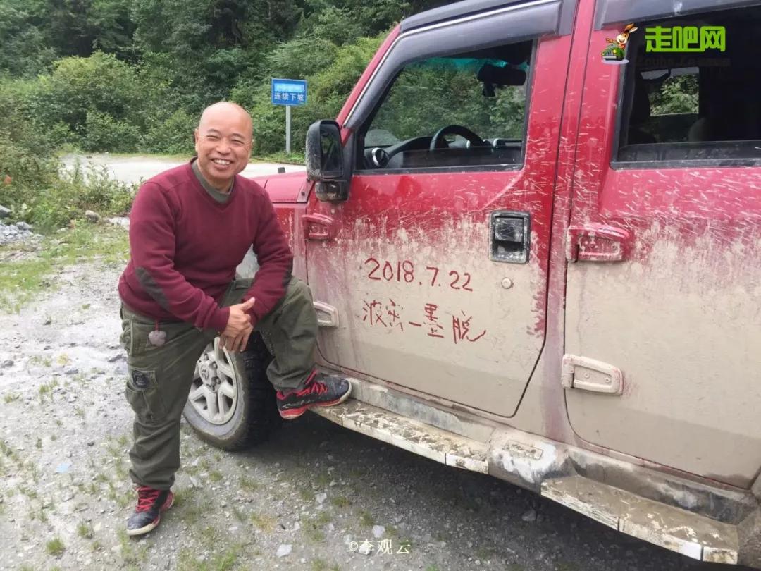 为了寻找疯狂的石头，他成为最早环驾中国的人，至今年龄成谜