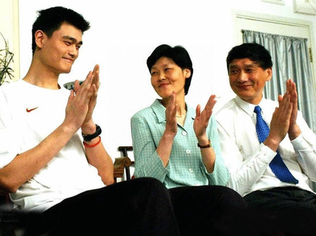 濮氭槑浠栧コ鍎跨幇鍦ㄨ韩楂樻湁澶氬皯,濮氭槑鐨勭幇鍦ㄥコ鍎胯韩楂樺灏戠背