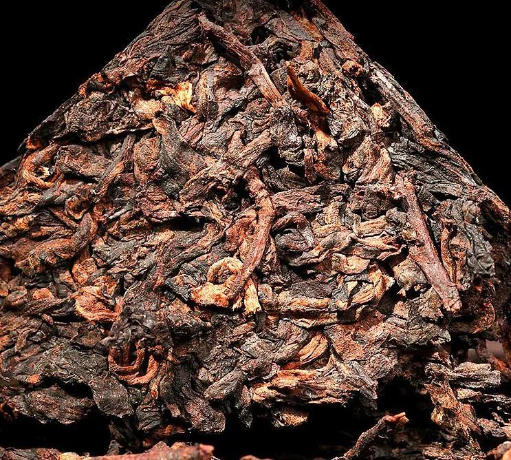 测评|岁月雕刻的冰岛熟砖，喝它简单又舒适