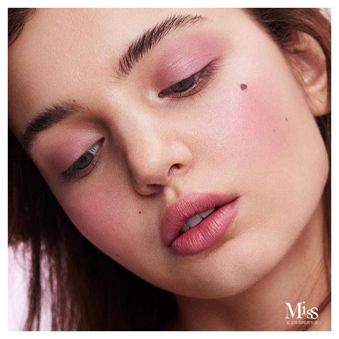 素颜也能涂的爆款口红,素颜都能用的口红