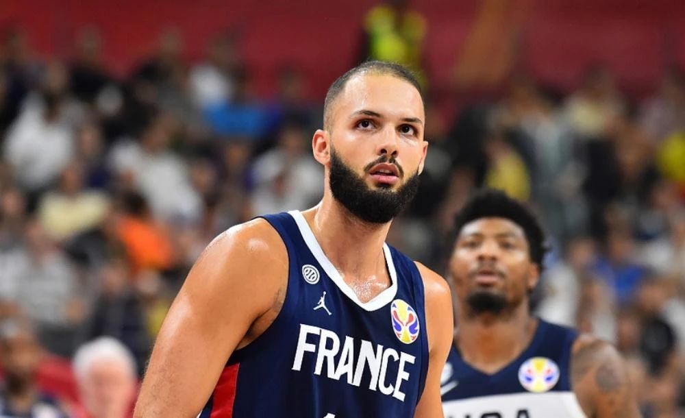 法国爆冷击败美国，科比一语成谶，富尼耶发威，这就是傲慢的代价