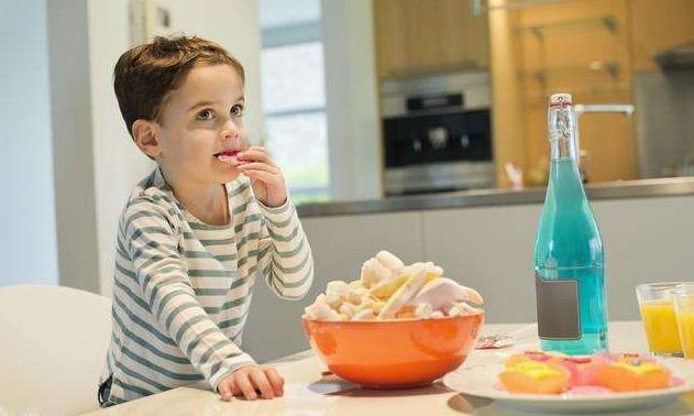 六岁男孩口臭严重,6岁男童口臭