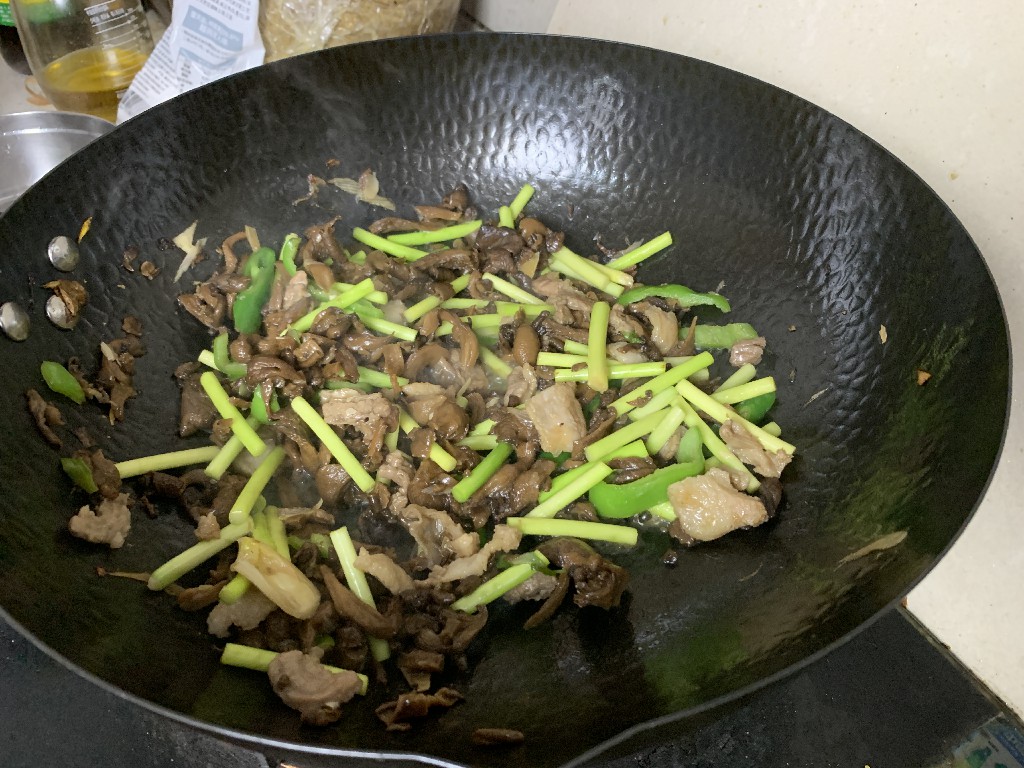 原来炒蒜苔也有诀窍，多加这一步，蒜苔脆嫩爽口又入味