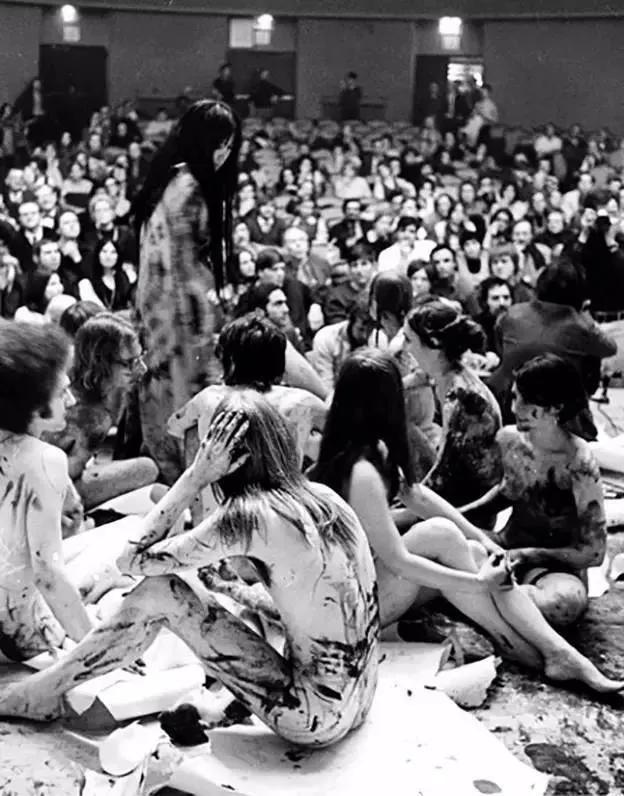 90岁女艺术家，身价几十亿，独居精神病院43年：艺术一半是情色，一半是幻想