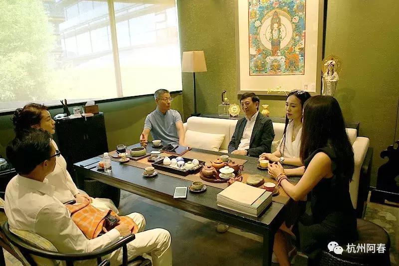 超百图再现2018年服装圈内那三十道靓丽风景……