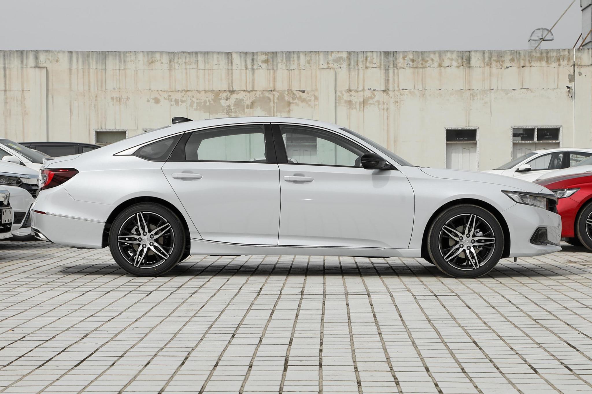 新款雅阁全系导购：价格门槛降1万元推荐260TURBO幻夜尊贵版