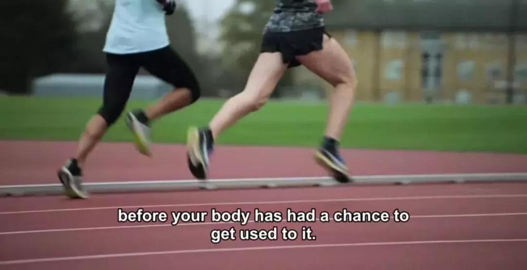 快走比跑步更毁膝盖,散步和跑步哪个更伤膝盖