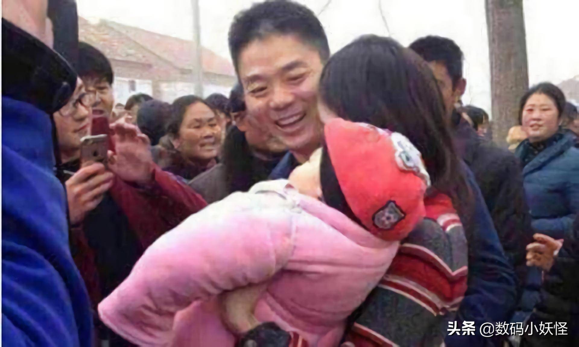 刘强东老照片曝光，白手起家打造京东“电商帝国”，最终无奈离场