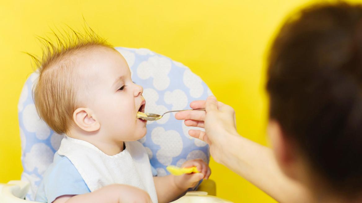 婴儿几个月可以吃辅食，宝妈你真的知道吗？六个月不是标准答案