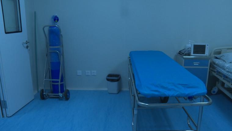 打着雨伞排着队!南充嘉陵昨天开业的这家医院竟然这样受欢迎……