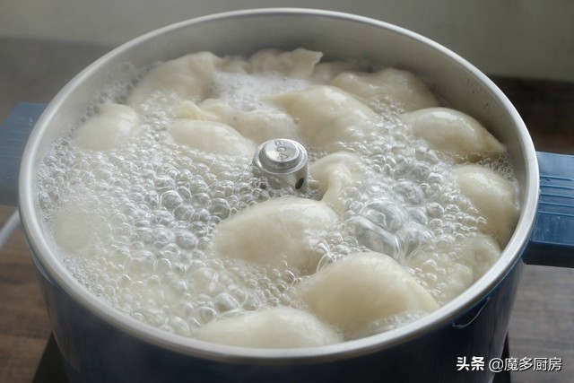 饺子什么馅最好吃现在这个季节,西红柿饺子馅这样调比肉饺子都香