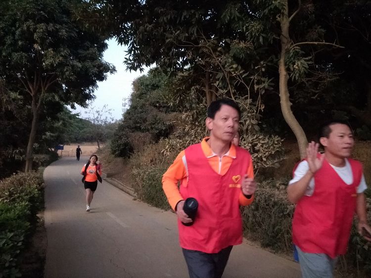 魅力深马，微马同行！六约微马助力深圳国际马拉松