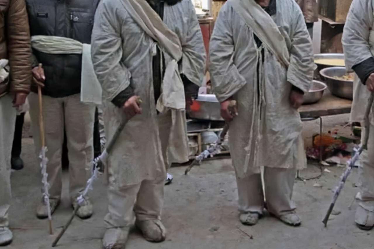 哭丧棒是哪个地方的风俗,家有丧事还去别人家随礼吗