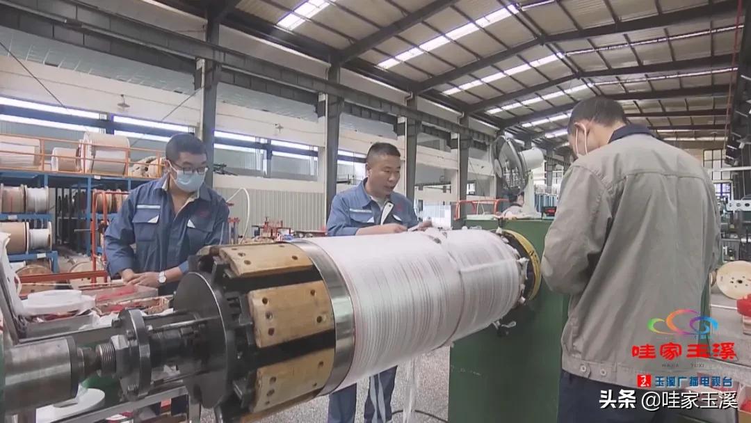 百名劳动者畅谈百年丨余飞：从绕线工到变压器专家