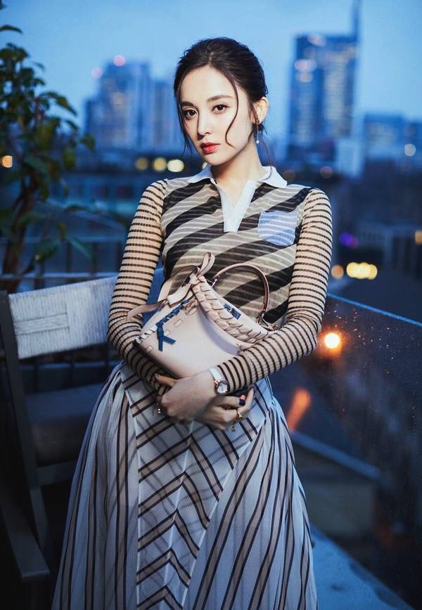 fendi腋窝包,fendi躲猫猫躲进女生心中的包