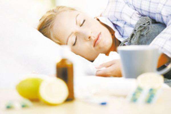 吃完药就躺下休息?当心食道粘膜受伤,专家:这4种药吃完不要躺