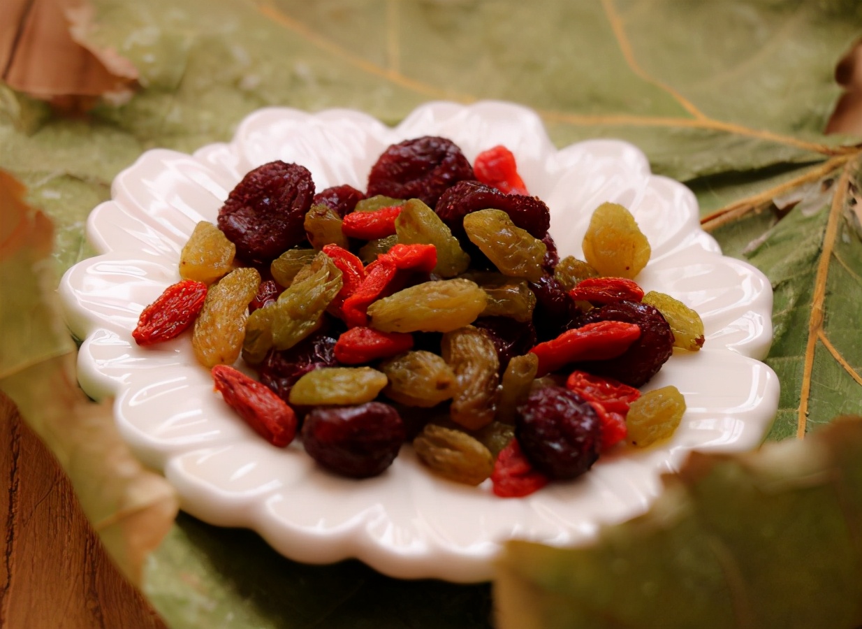 吃葡萄脏了衣服怎么洗才干净,吃葡萄用什么清洗最好