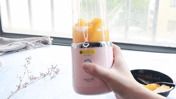 德尔玛随身果汁机按三下没反应,德尔玛随身果汁机的使用方法