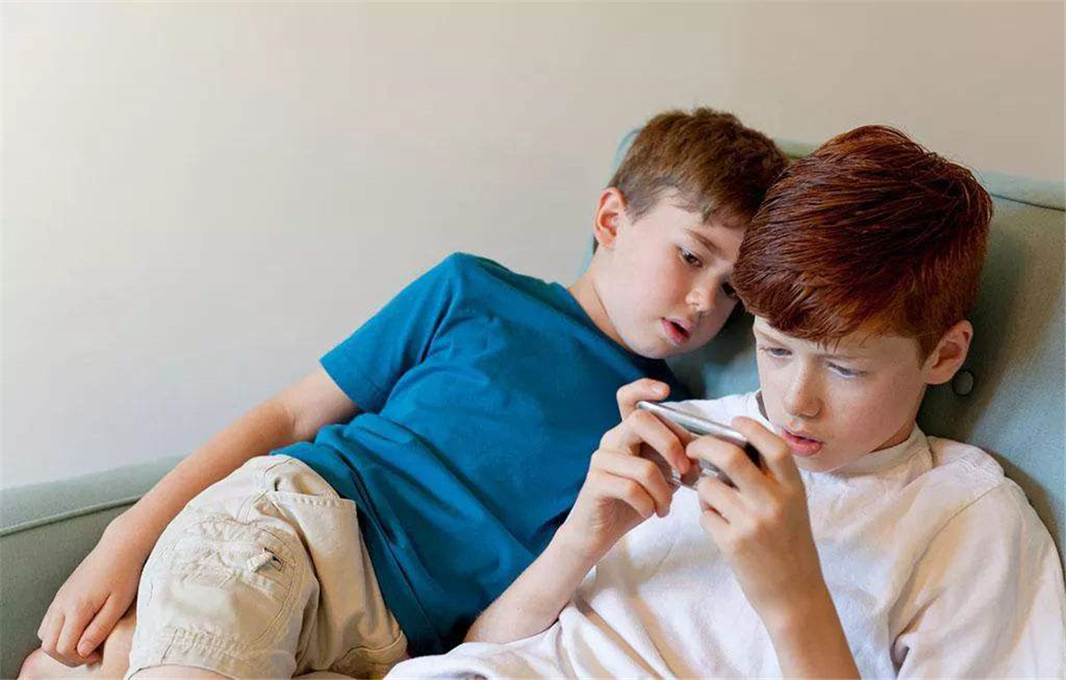 面对孩子的哭闹爸妈的正确做法,面对孩子哭闹家长正确的解决方法