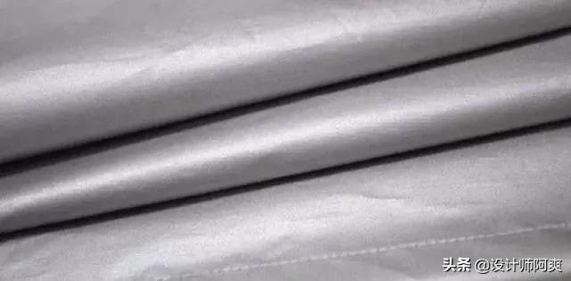 瞧瞧，这才叫窗帘，你家那只是挂了块布