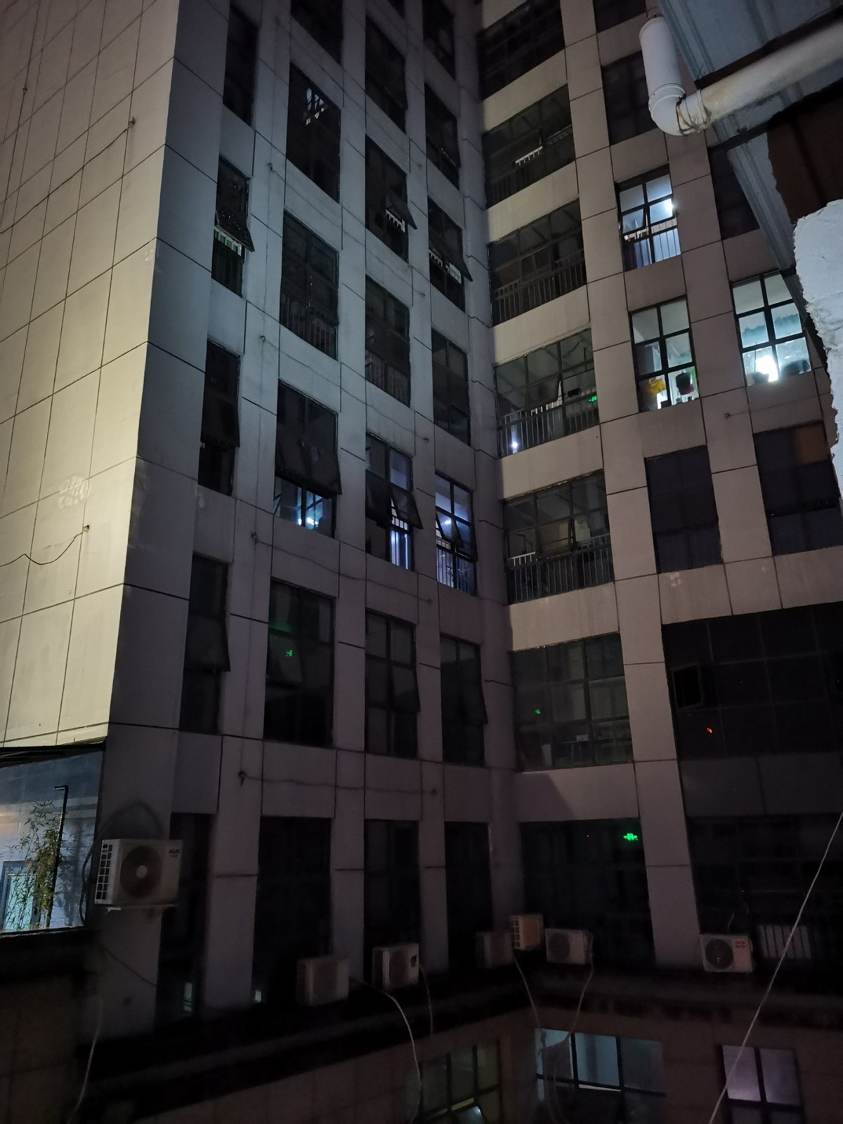 Baton3新一代可充电、便携式手电体验，网友：EDC又添好物